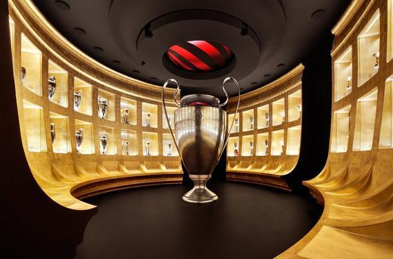 他的手指伸进去弄我高潮